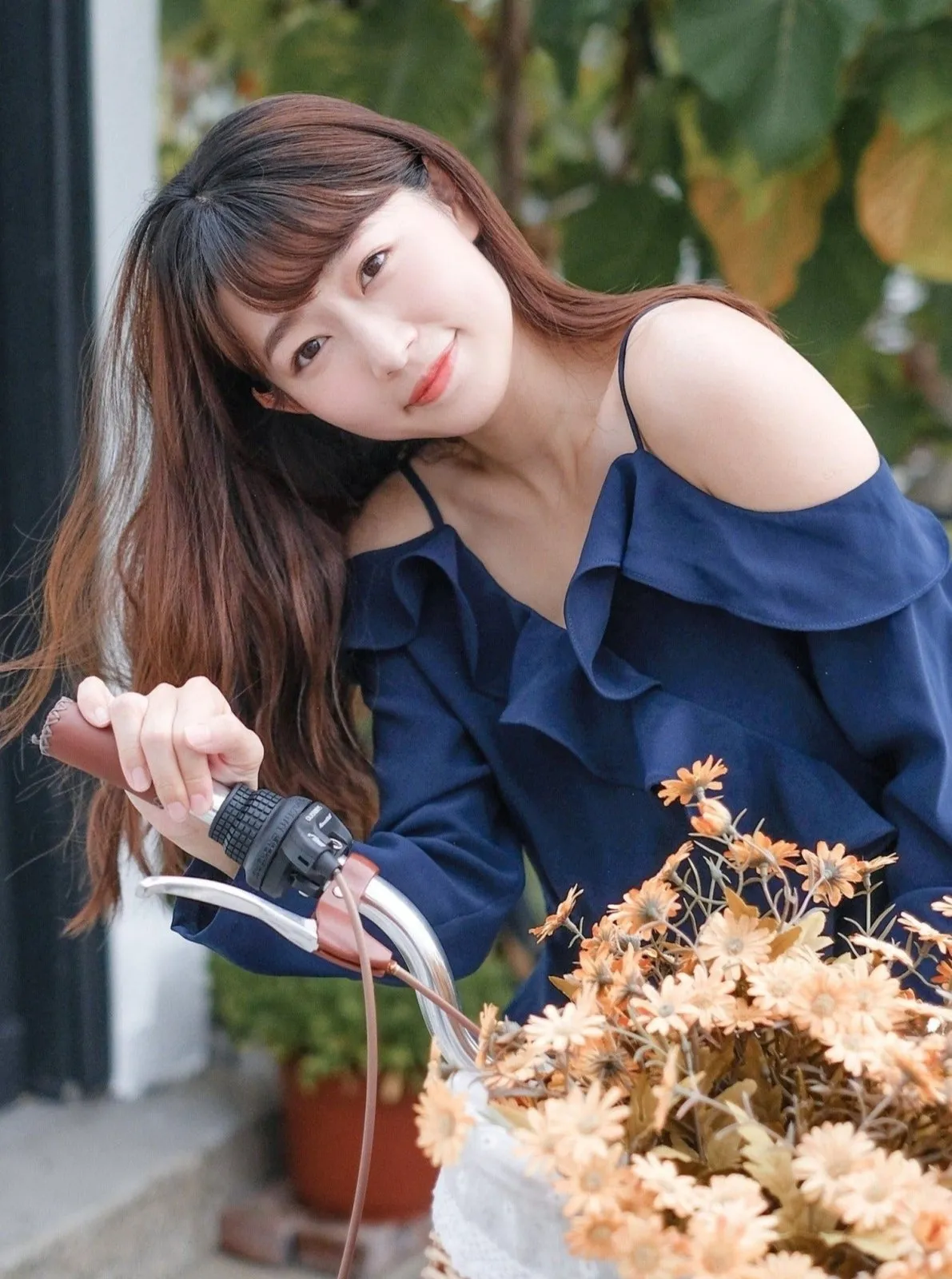 墨藍露肩上衣