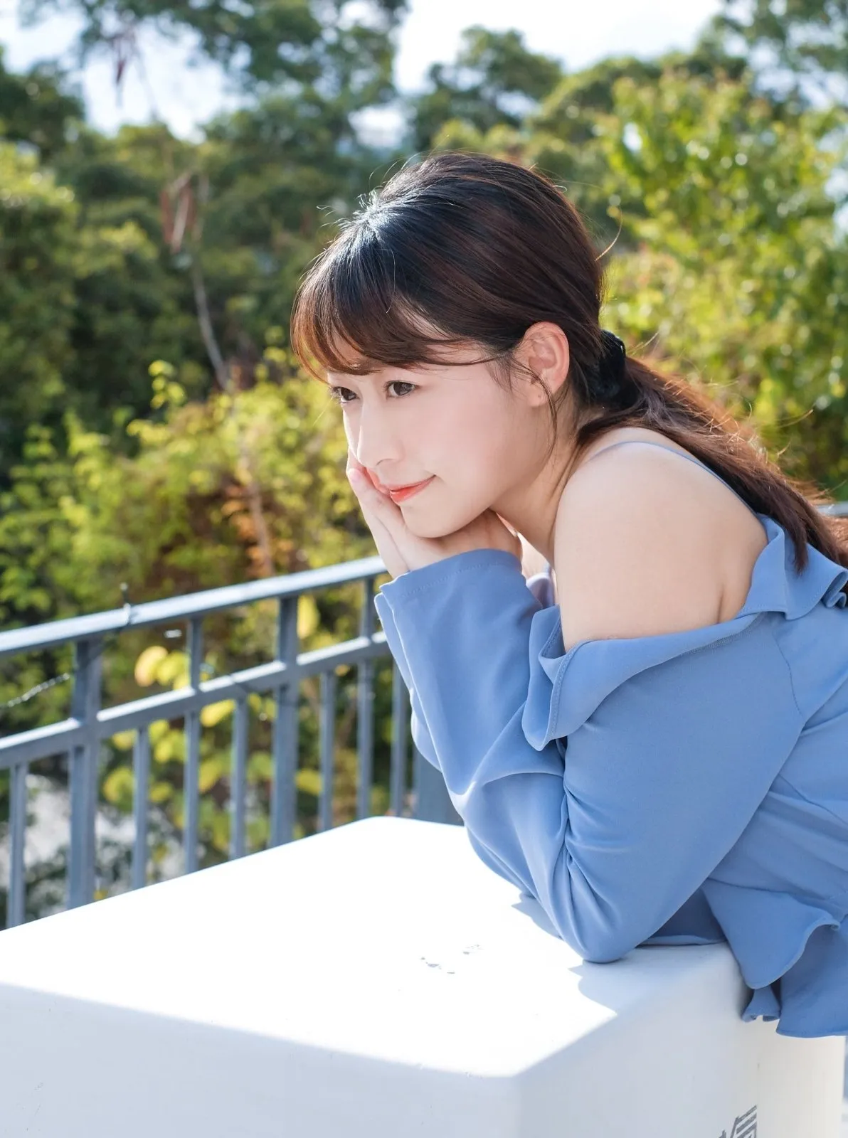 水藍色露肩上衣*