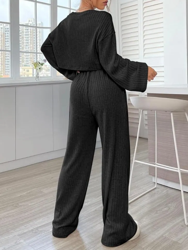 Black lounge set of 2. Long sleeves top and wide pants